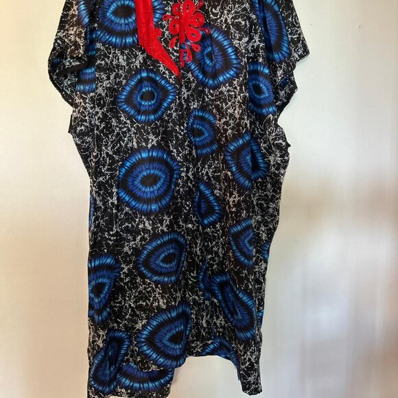 Caftan tie-dye noir/bleu avec broderies rouges - Picture 2 of 2
